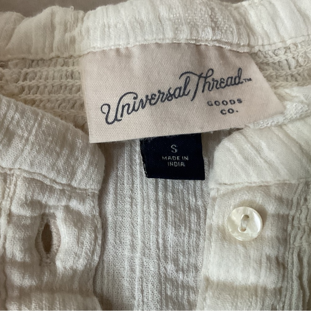 Universal Thread Cream Women's Blouse. Size Small - Picture 4 of 4